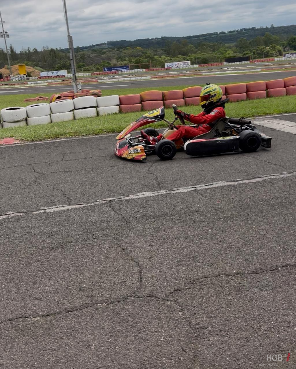 Primeira vez no kart F4 Júnior emprestado