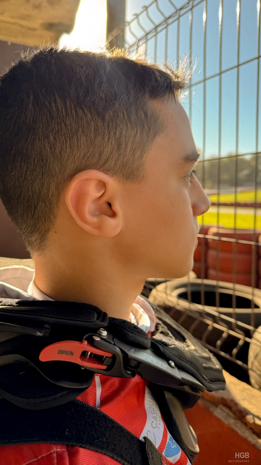Henrique observando a pista antes da bateria